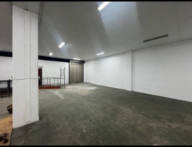 380M² WAREHOUSE TO LET IN WYNBERG